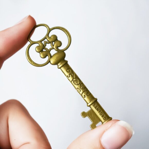 Ornate Steampunk Key Pin Brooch - Picture 1 of 3